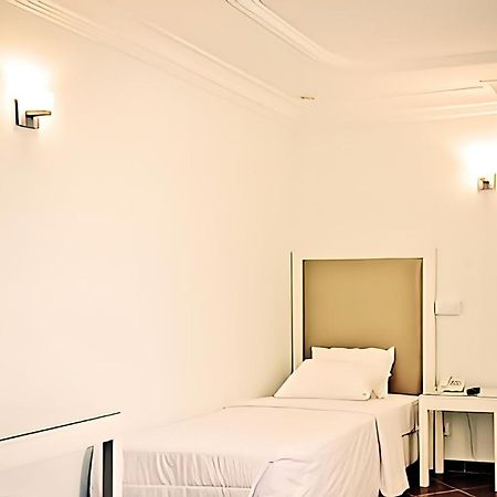 Hotel Raya Tichy Екстериор снимка
